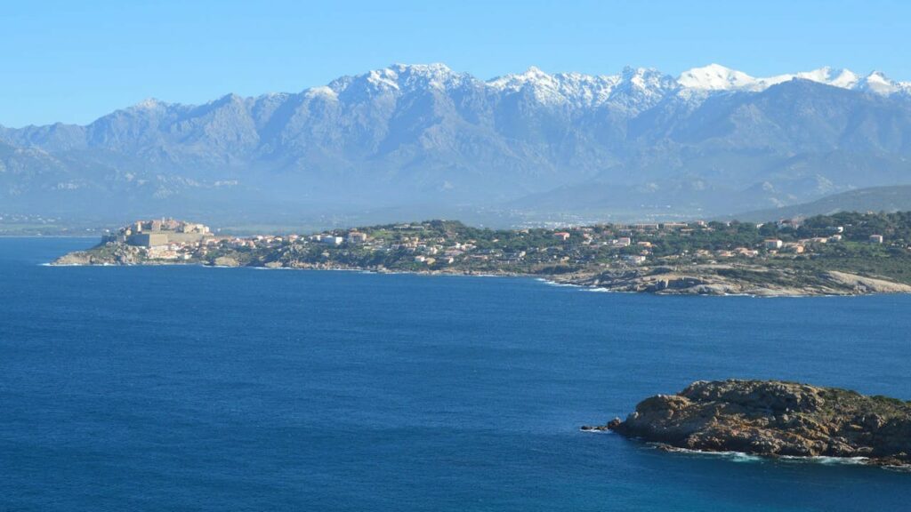 Calvi et les montagnes corses