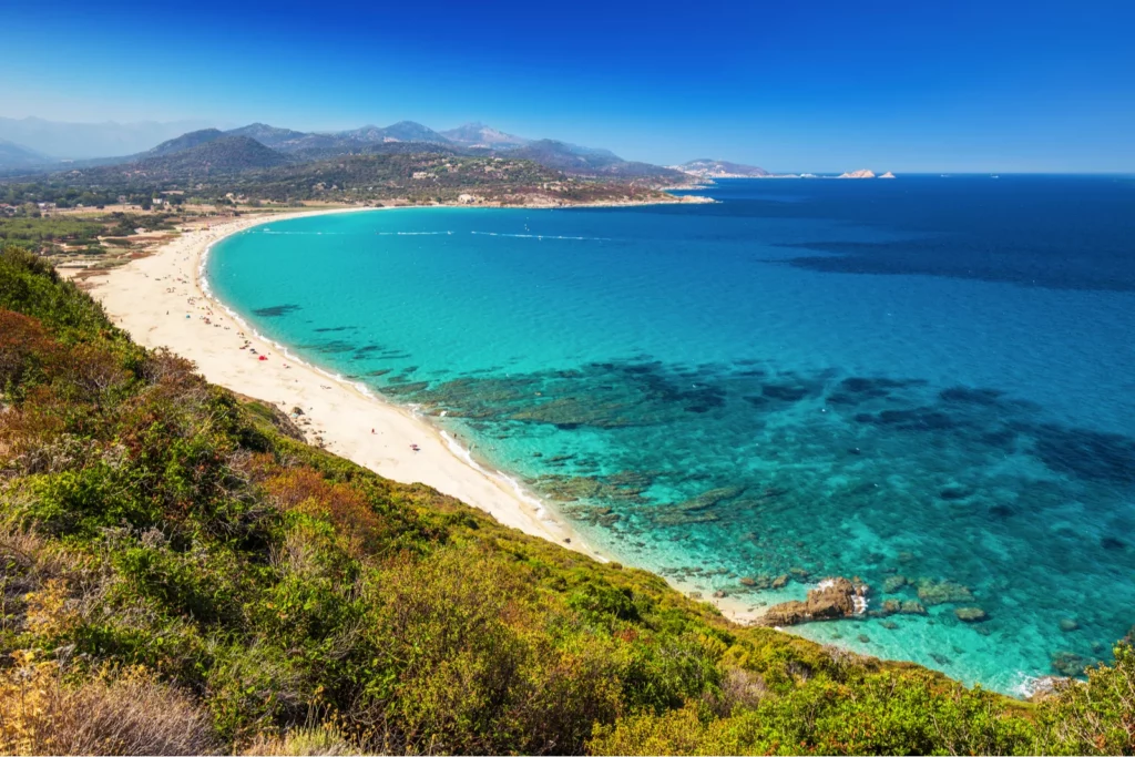 la plage de Lozari